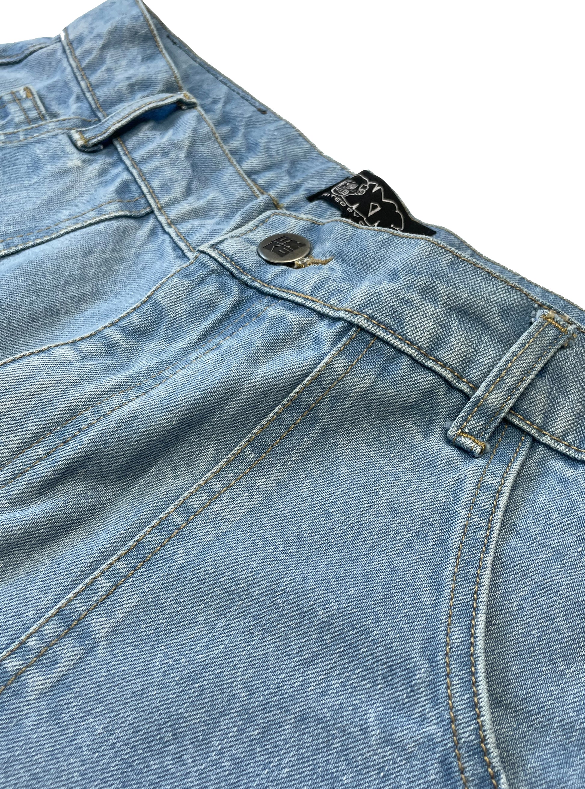 DISTRESSED SIGNATURE DENIM