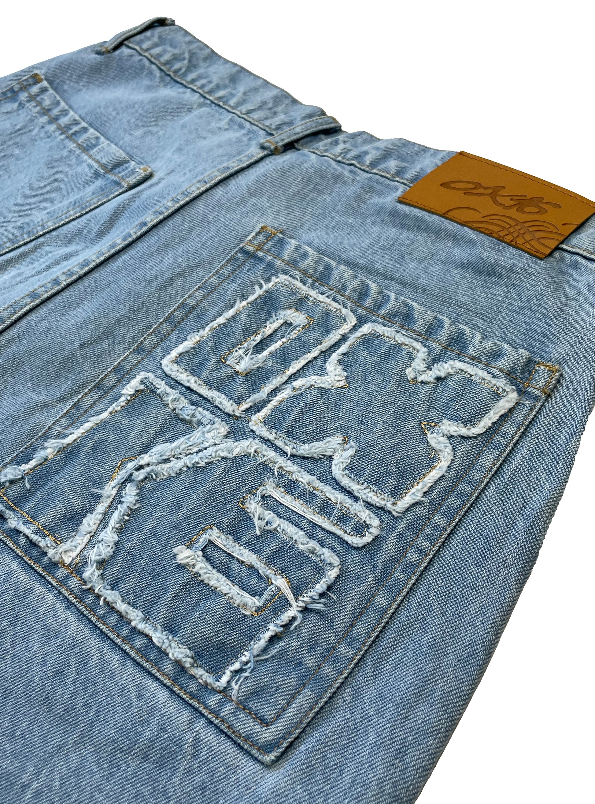 DISTRESSED SIGNATURE DENIM